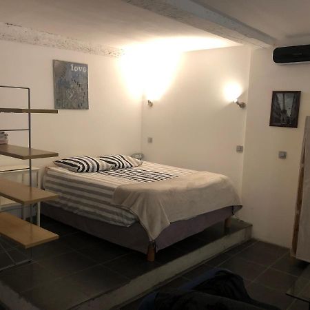 Studio centre ville proche gare avec cour privée Carcasona Exterior foto